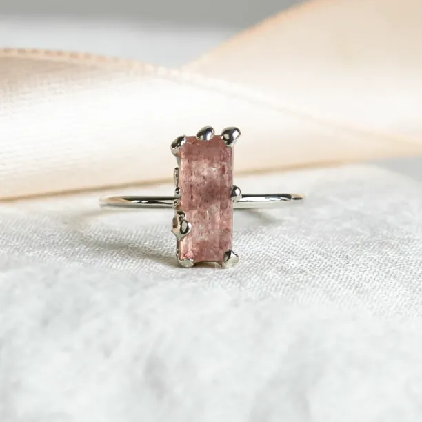 Unusual ring with strawberry quartz ROSA Image