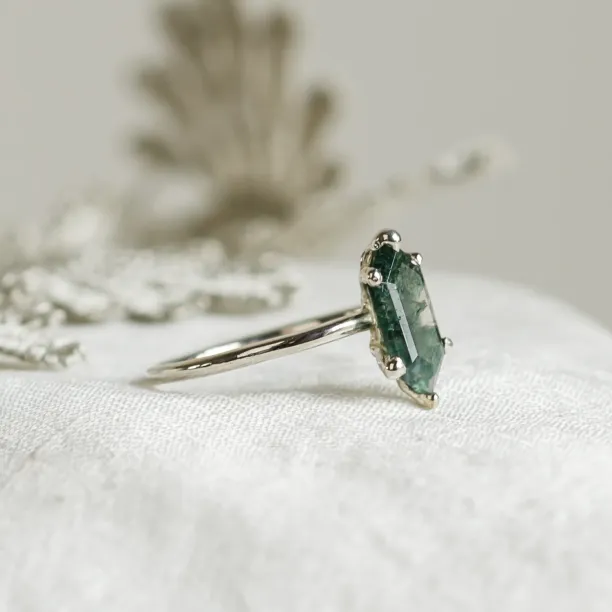 Gold ring with hexagon moss agate BENIE Image