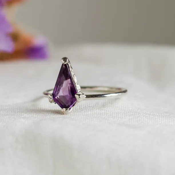 Unusual ring with amethyst BORA Image