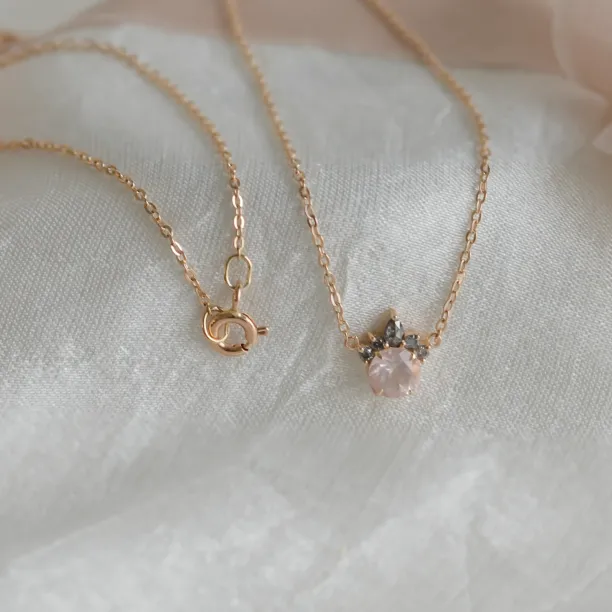 Cluster náhrdelník s morganitem a salt and pepper diamanty FLAMINGO Image