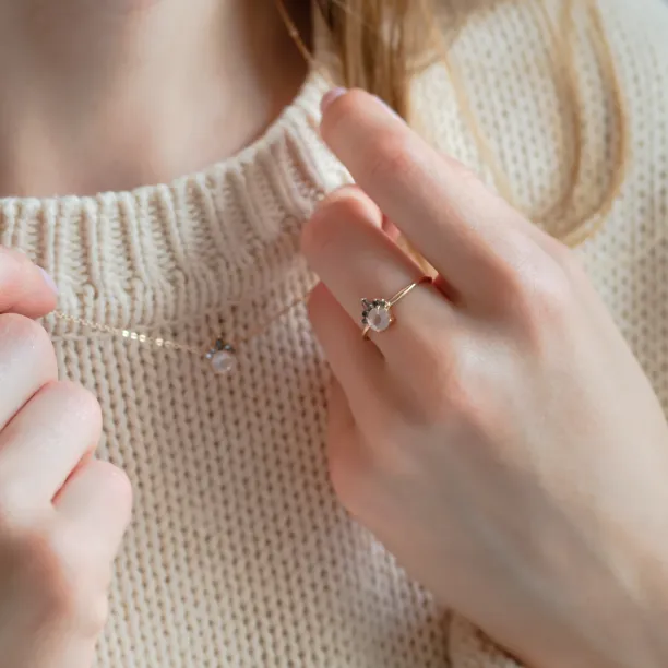 Cluster náhrdelník s morganitem a salt and pepper diamanty FLAMINGO Image