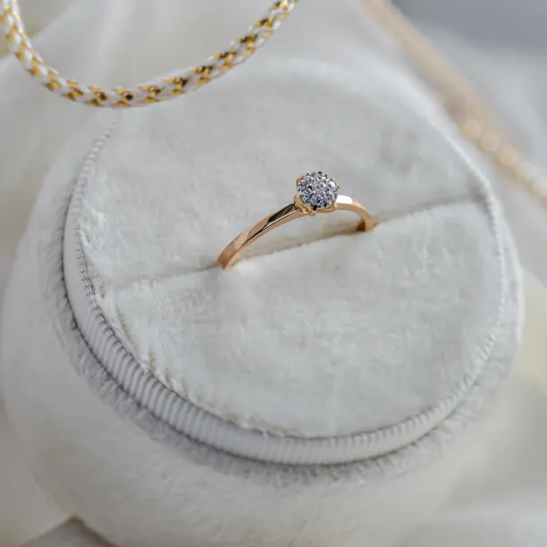 Pavé engagement ring with moissanites LUCY Image