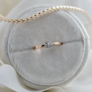 Pavé engagement ring with moissanites LUCY Thumbnail