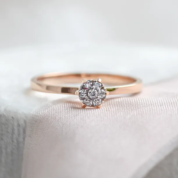 Pavé engagement ring with moissanites LUCY Image