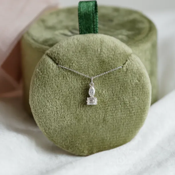 Minimalist necklace with moissanites LYON Image