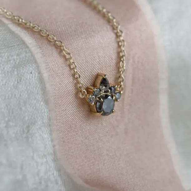 Zlatý náhrdelník se salt and pepper diamanty ASTRAL Image