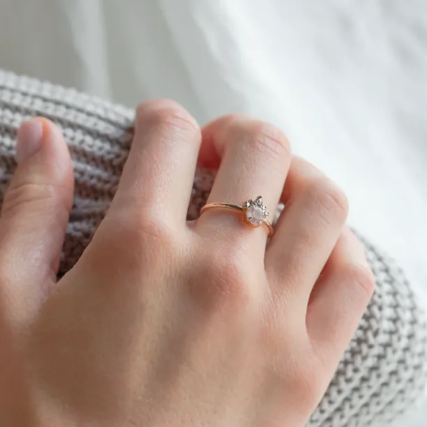 Romantický prsten s morganitem a salt and pepper diamanty DAPHNE Image