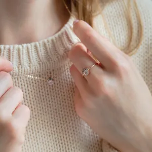 Romantický prsten s morganitem a salt and pepper diamanty DAPHNE Thumbnail