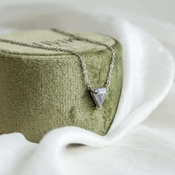 Zlatý náhrdelník se superman salt and pepper diamantem CANBERRA Image