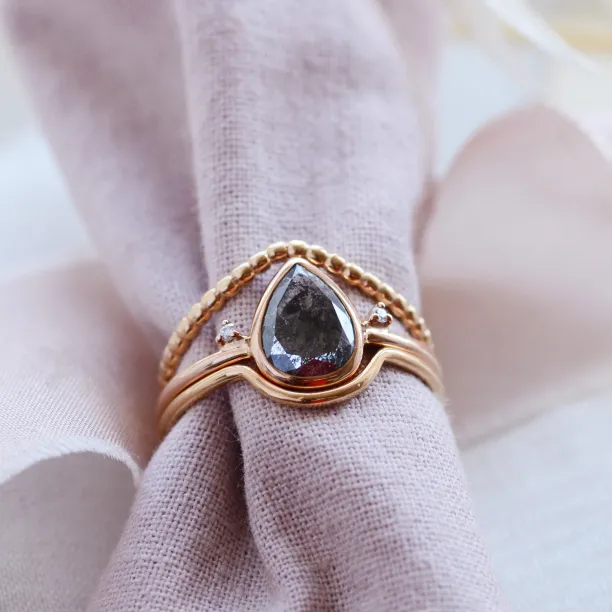 Gold engagement set with pear salt and pepper diamond MEGGIE Image