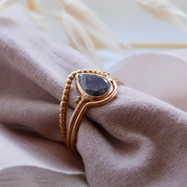 Gold engagement set with pear salt and pepper diamond MEGGIE Image