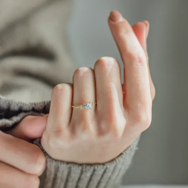 Pavé engagement ring with moissanites BOWIE Image