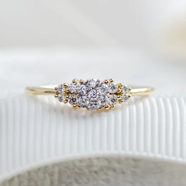 Pavé engagement ring with moissanites BOWIE Image