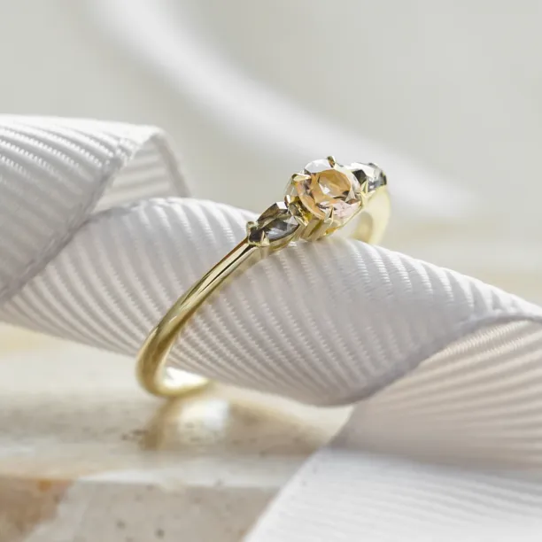 Zlatý prsten s morganitem a salt and pepper diamanty DUSTY Image