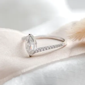 Zásnubní prsten s markýz moissanitem ELEGY Thumbnail