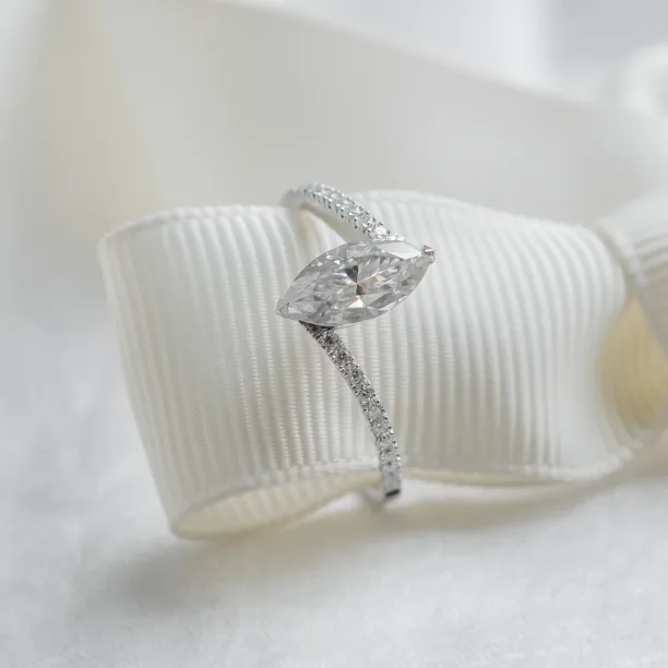 Zásnubní prsten s markýz moissanitem ELEGY Image