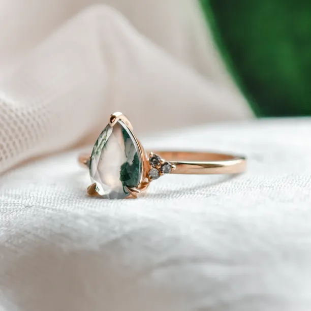 Unusual engagement ring with moss agate and diamonds ALBRUNA Image
