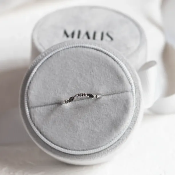 Vykrojený snubní prsten se salt and pepper diamanty WESTON Image