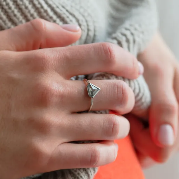 Zlatý prsten se superman salt and pepper diamantem HERO Image