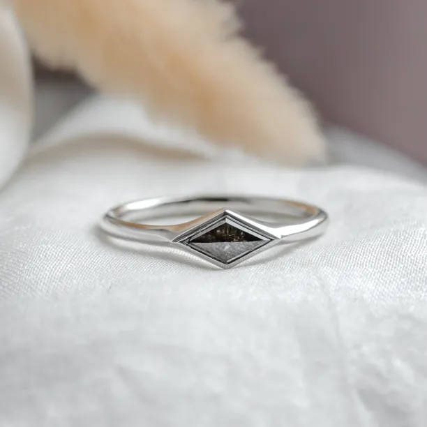 Gold ring with horizontal kite salt and pepper diamond SHAFT Image