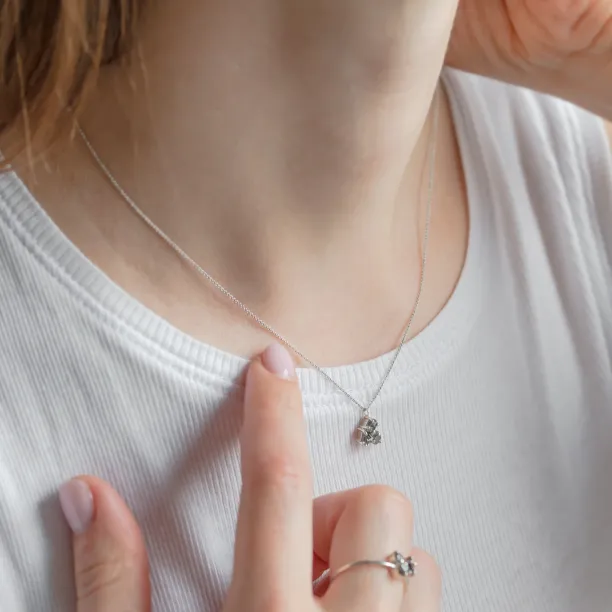 Cluster neklace with tree salt and pepper diamonds ASTRO Image