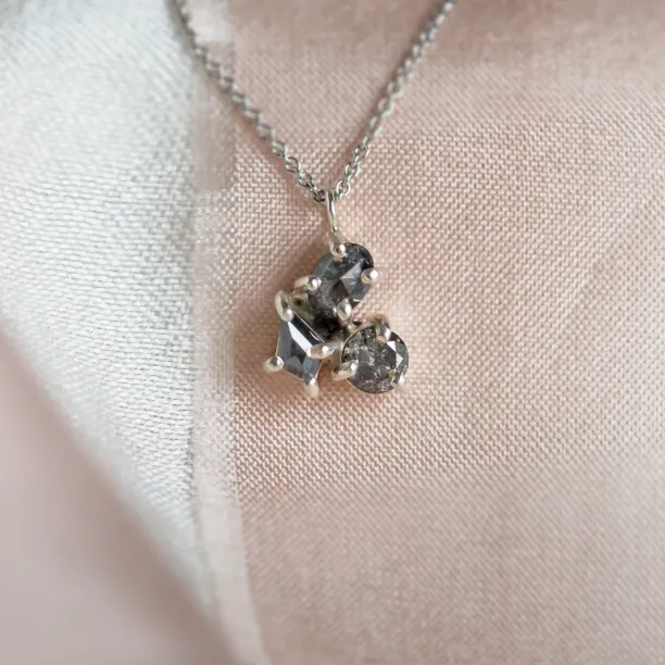 Cluster neklace with tree salt and pepper diamonds ASTRO Image