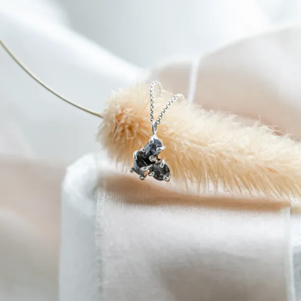 Cluster neklace with tree salt and pepper diamonds ASTRO Image