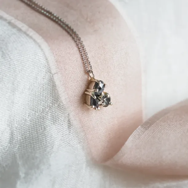 Cluster neklace with tree salt and pepper diamonds ASTRO Image