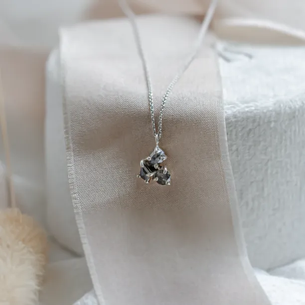 Cluster neklace with tree salt and pepper diamonds ASTRO Image