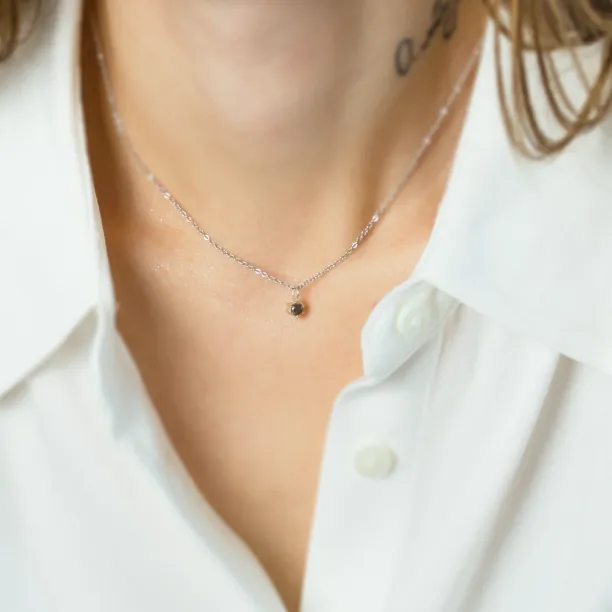 Minimalist necklace with salt and pepper diamond KAI Image