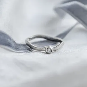 Zásnubní zvlněný prsten s diamantem NOLLA Thumbnail