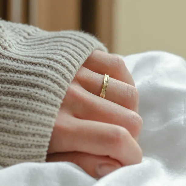 Snubní prsteny s přírodním povrchem NATURA Image