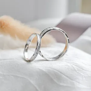 Zlaté snubní prsteny s rustikálním povrchem STRETTA Thumbnail