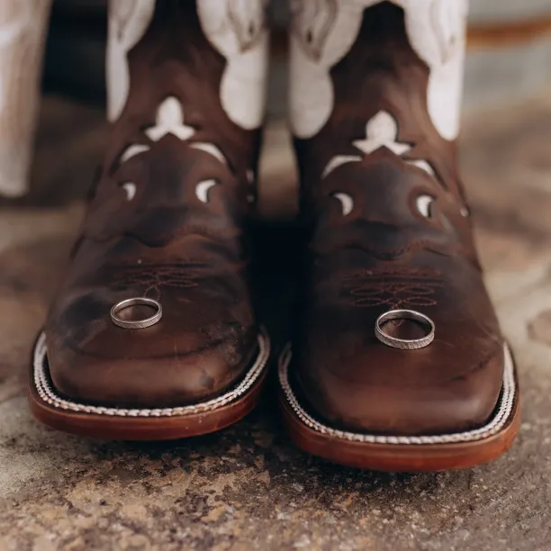 Atypické snubní prsteny s netradičním povrchem TAMPERE Image