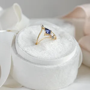 Gold split shank ring with lab grown sapphire ISTRIA Thumbnail