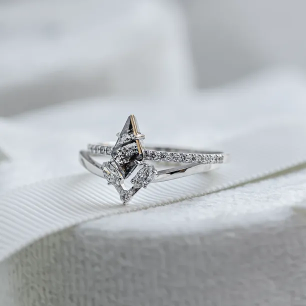 Set of gold rings with salt and pepper diamond ZEQUIN Image