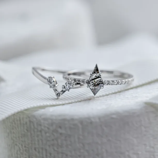 Set of gold rings with salt and pepper diamond ZEQUIN Image