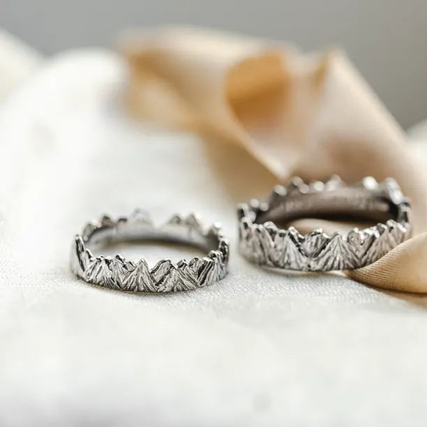 Platinum mountain-inspired wedding rings MONTE Image