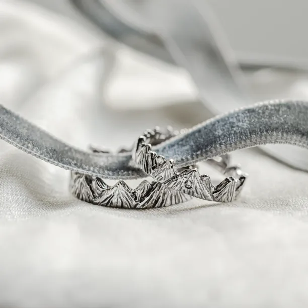 Platinum mountain-inspired wedding rings MONTE Image