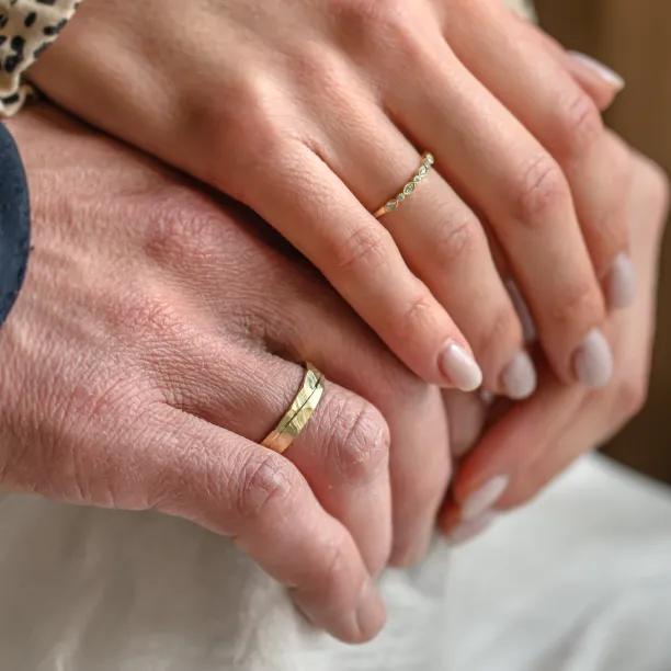 Netradiční snubní prsteny s diamanty ve vintage stylu LAZZI Image