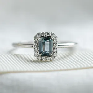 Halo gold ring with teal baguette sapphire and diamonds CELADON Thumbnail