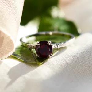 Engagement ring with garnet and diamonds OLLIE Thumbnail