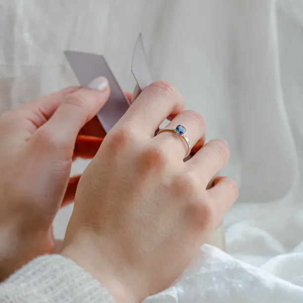 Gold ring with cushion blue sapphire NEEL Image