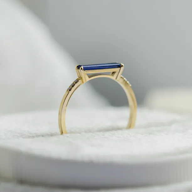 Gold ring with blue lab grown sapphire and diamonds IRIS Image