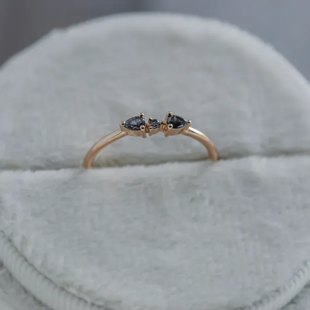 Dainty cluster ring with salt and pepper diamonds FINLEY Image
