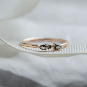 Dainty cluster ring with salt and pepper diamonds FINLEY Thumbnail