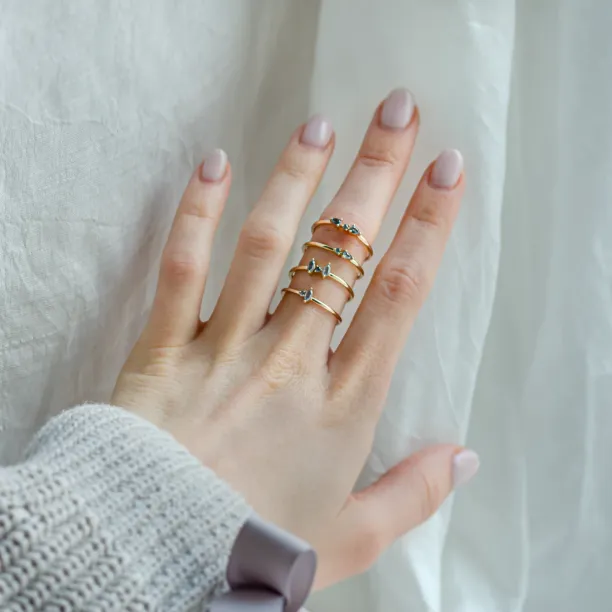 Tiny gold ring with salt and pepper diamonds FREY Image