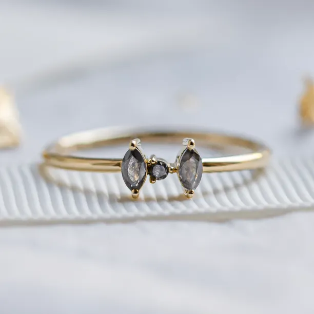 Tiny gold ring with salt and pepper diamonds FREY Image