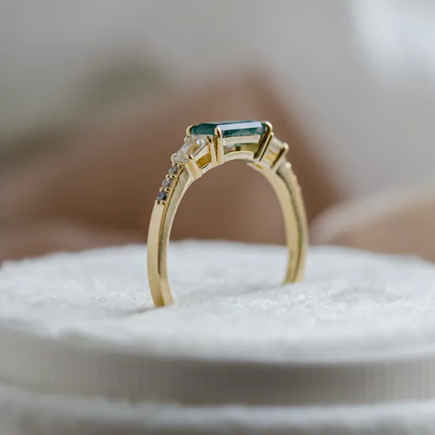 Ring in art deco style with moss agate and moissanites DINETH Image