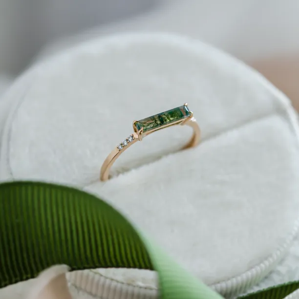 Gold ring with baguette moss agate and diamonds ELLETH Image